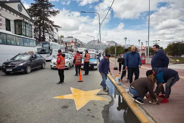 Ushuaia: familiares de víctimas de tránsito repintaron estrellas Amarillas