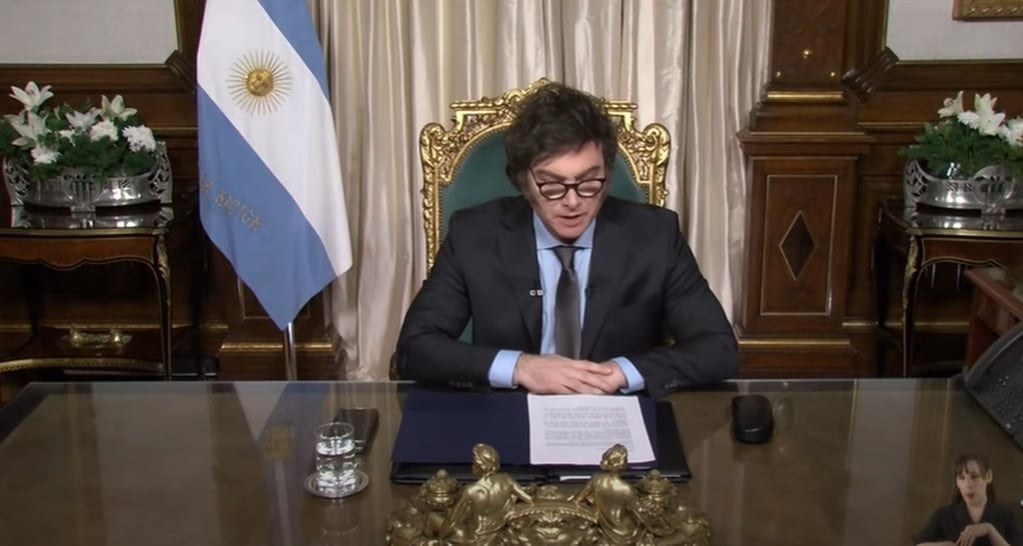 El presidente Milei, brindando su mensaje de fin de año para los argentinos.