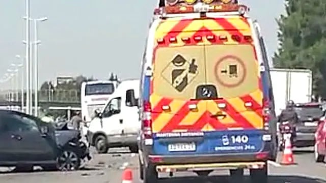 Fuerte choque múltiple en la Autopista del Oeste: tres personas murieron