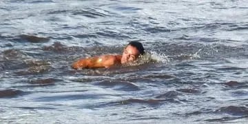 Carlos Paz. Buscan a un hombre que se arrojó al río San Antonio en plena crecida (Foto Next TV).