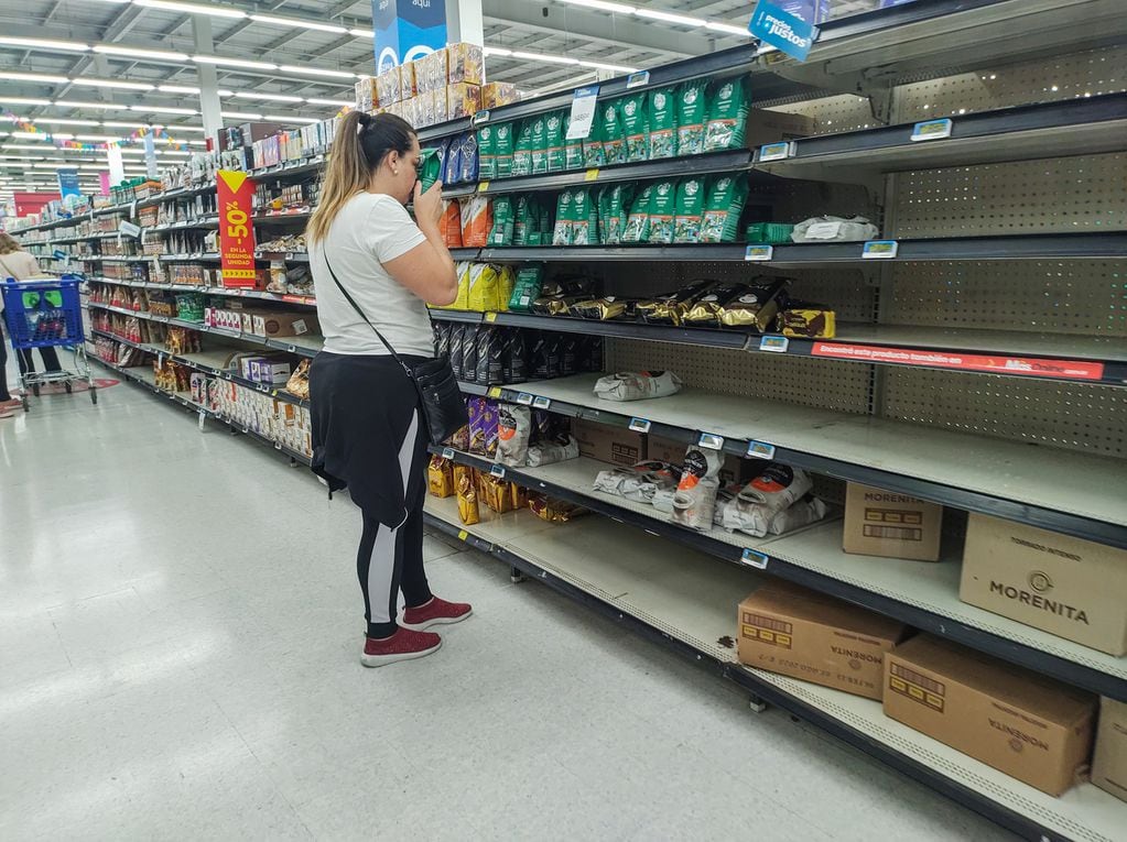 Mendoza. Hay desabastecimiento en algunas góndolas de supermercados. (Mariana Villa / Los Andes)