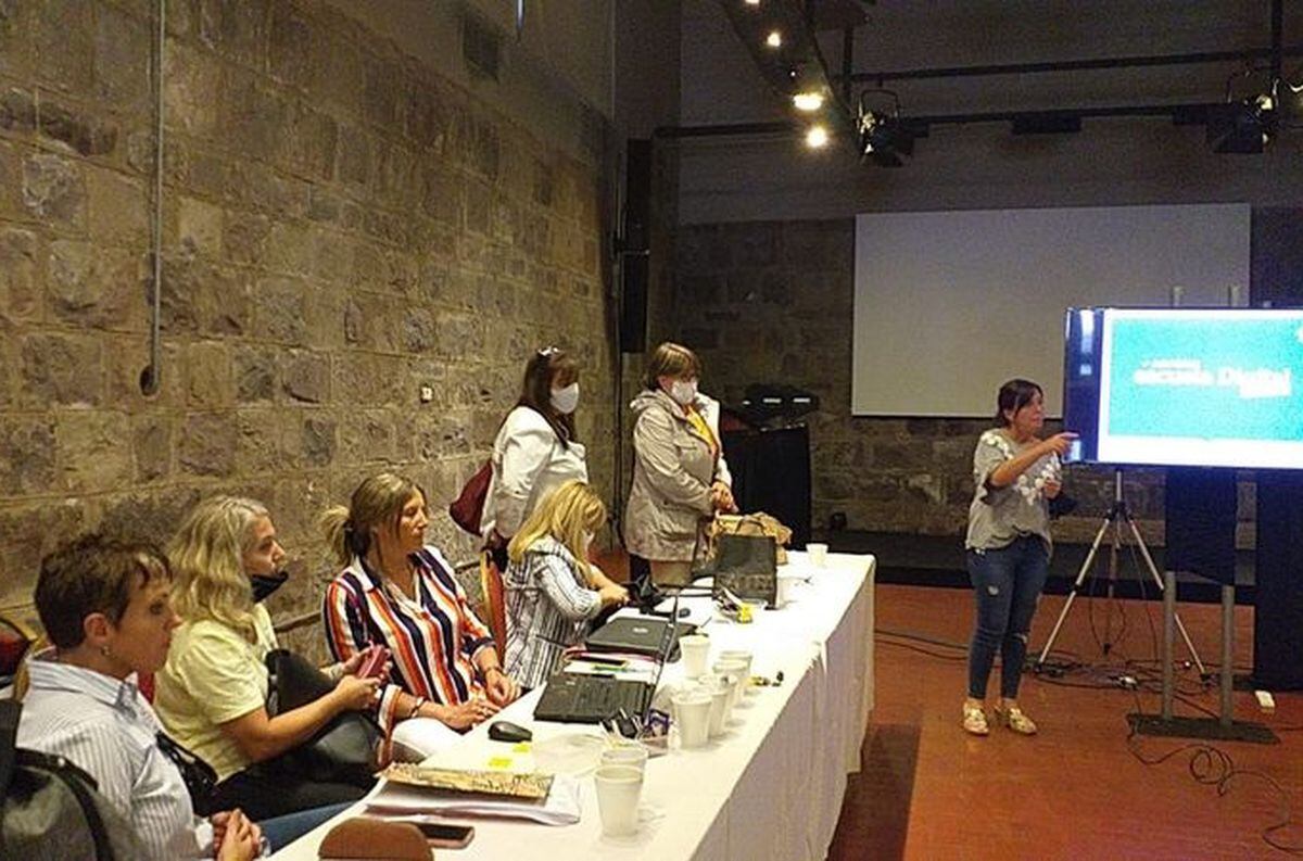 Presentaron la Escuela Virtual en Mendoza