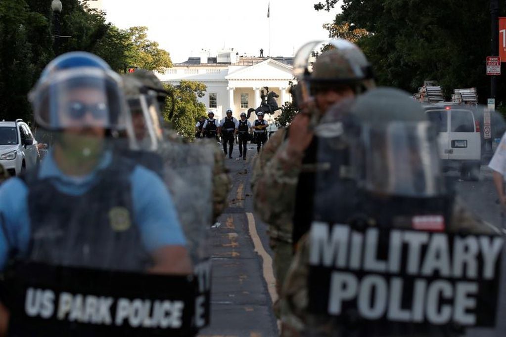 La presencia policial y de la Guardia Nacional en la Casa Blanca (Foto: AP Photo/Alex Brandon, File)
