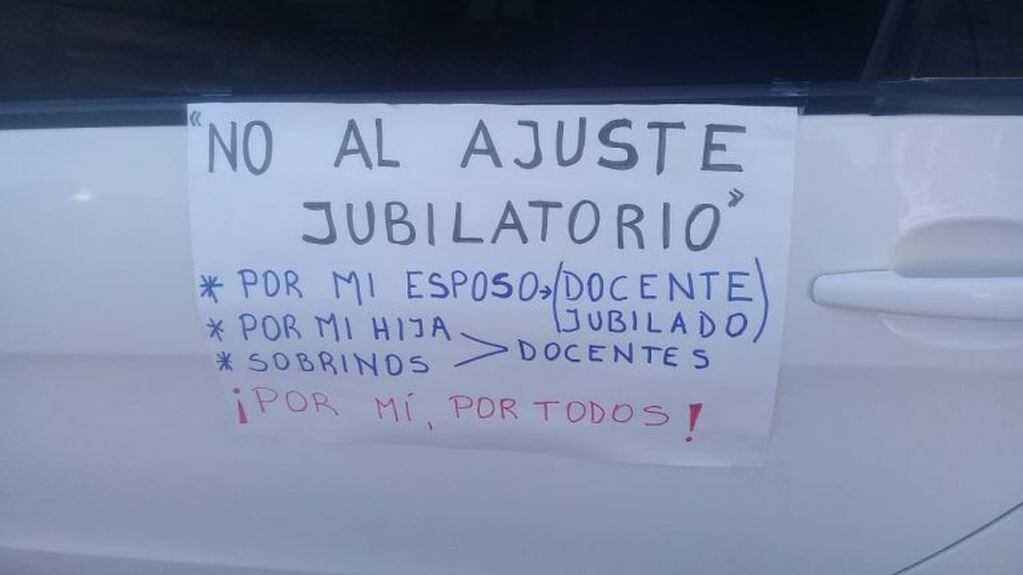 Caravana en protesta contra la reforma Jubilatoria en Arroyito