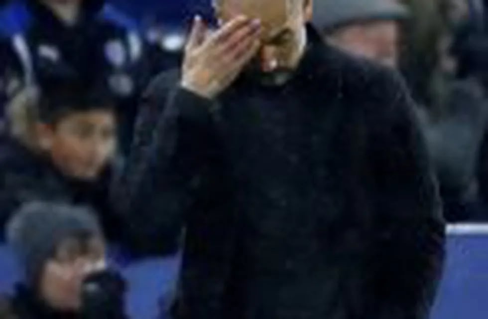 Football Soccer Britain - Leicester City v Manchester City - Premier League - King Power Stadium - 10/12/16 Manchester City manager Pep Guardiola looks dejected  Action Images via Reuters / Carl Recine Livepic EDITORIAL USE ONLY. No use with unauthorized 