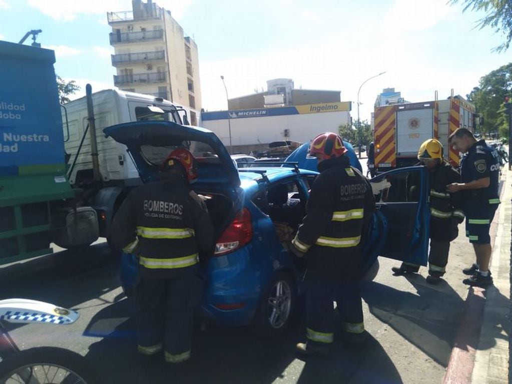 Bomberos contuvieron el fuego.