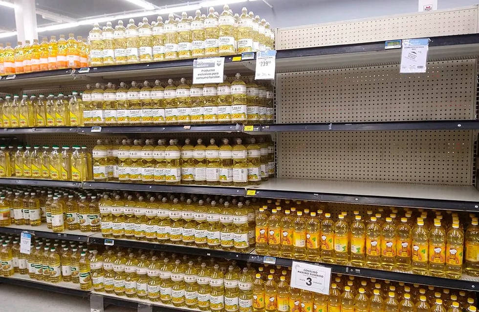 Los supermercados están recibiendo hasta un 50% menos de productos.