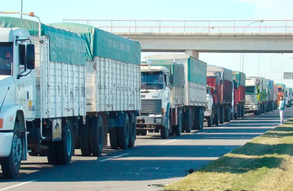 Transportistas amenazan con nuevas medidas de fuerza que afectará a todo el país.