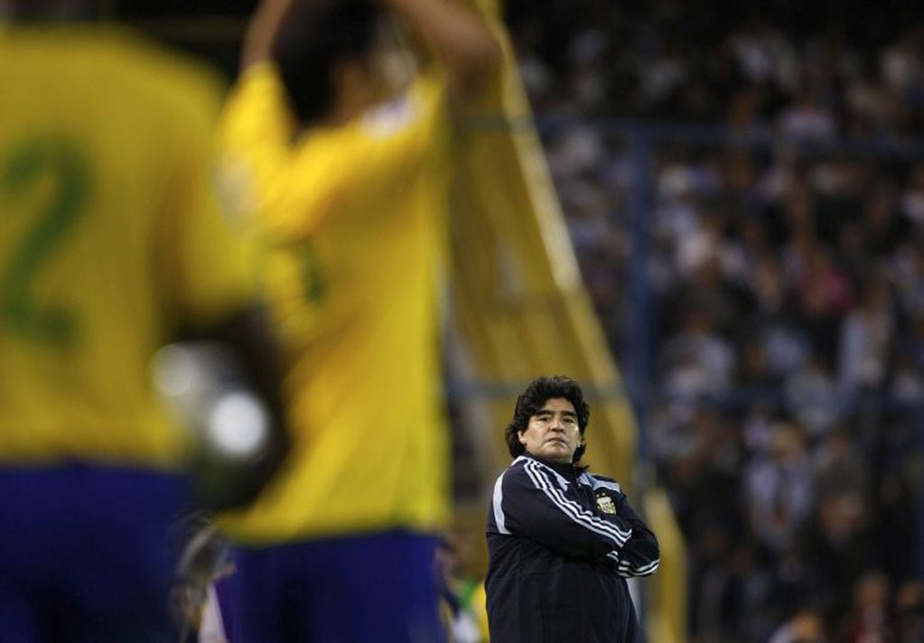 DIego Maradona en el Gigante de Arroyito cuando dirigía a la Selección Argentina. (REUTERS)