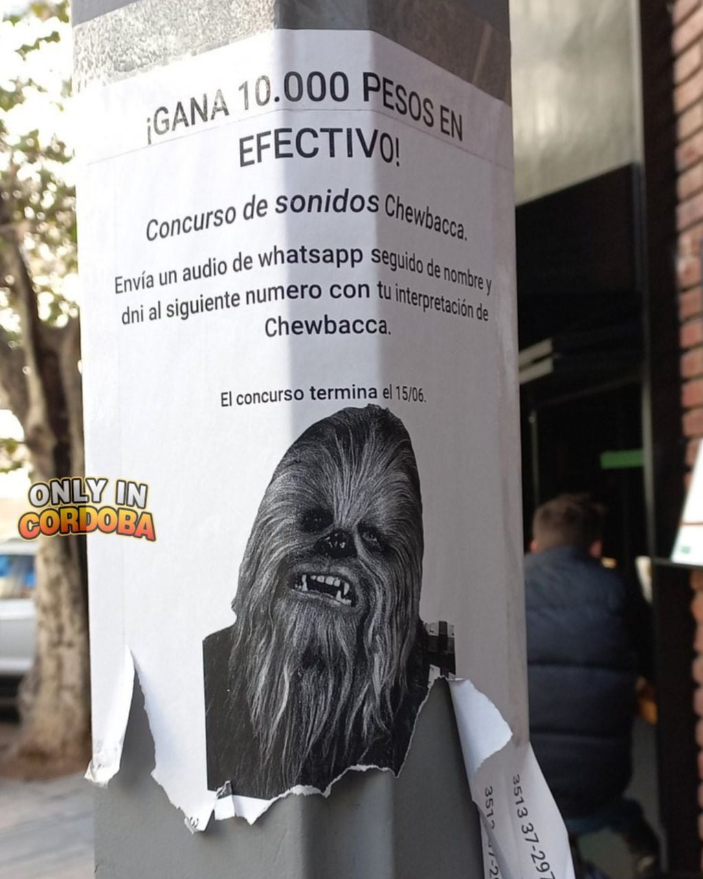 El cartel de la competencia en las calles de Nueva Córdoba.