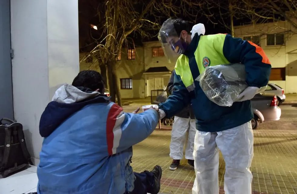 Ante las bajas temperaturas, la Comuna intensificó la atención integral a personas en situación de calle (Municipalidad de La Plata)