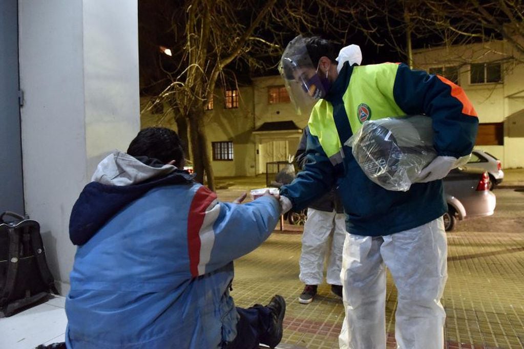 Ante las bajas temperaturas, la Comuna intensificó la atención integral a personas en situación de calle (Municipalidad de La Plata)