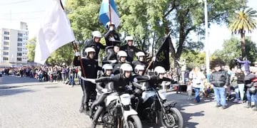 La Brigada Blanca formó parte del tradicional desfile cívico - militar