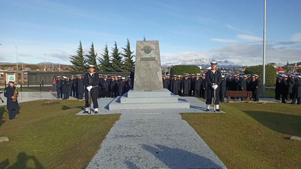 Cenotafio del Crucero A.R.A "General Belgrano" en la Plaza "Islas Malvinas" de la ciudad de Ushuaia.