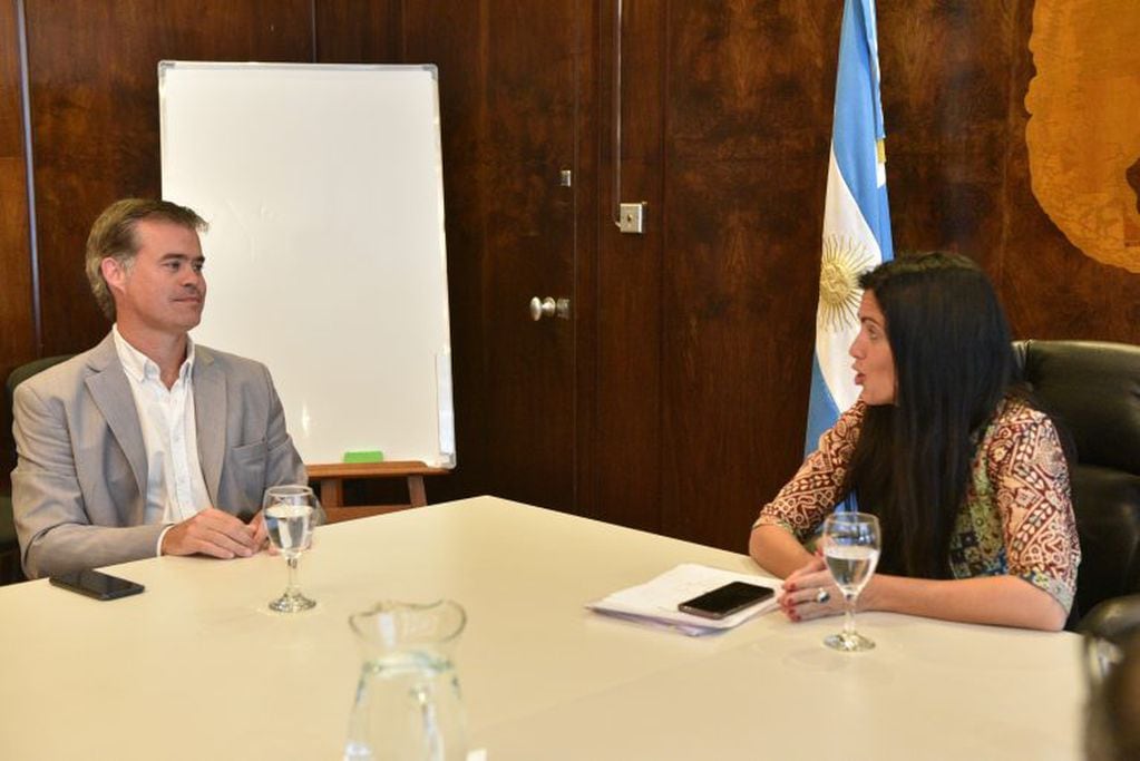 Dr. Esteban Martín Piaggio, junto a la directora del PAMI, Luana Volnovich
Crédito: Prensa MDG