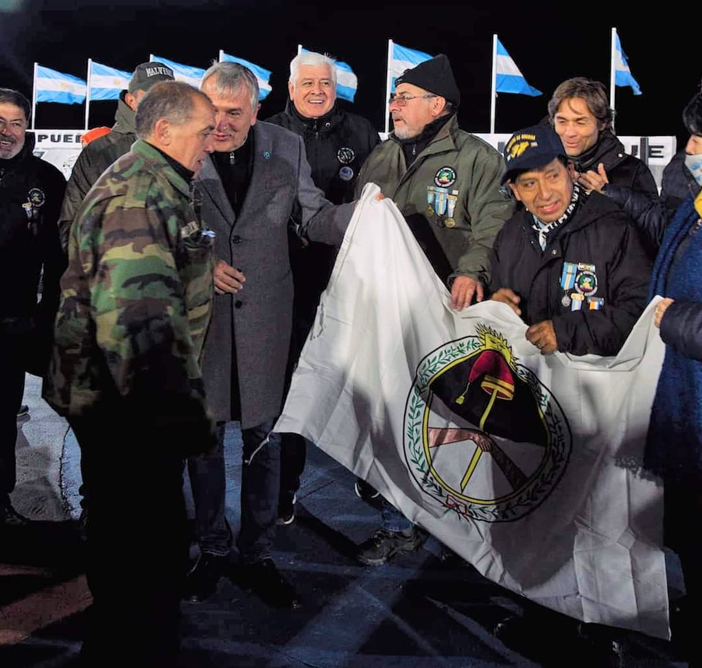 Una precisa explicación del significado y el valor que representa la Bandera de la Libertad Civil, dio el gobernador Morales a los veteranos de guerra.