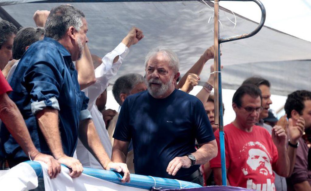 Lula durante la misa de este sábado en memoria de su difunta esposa