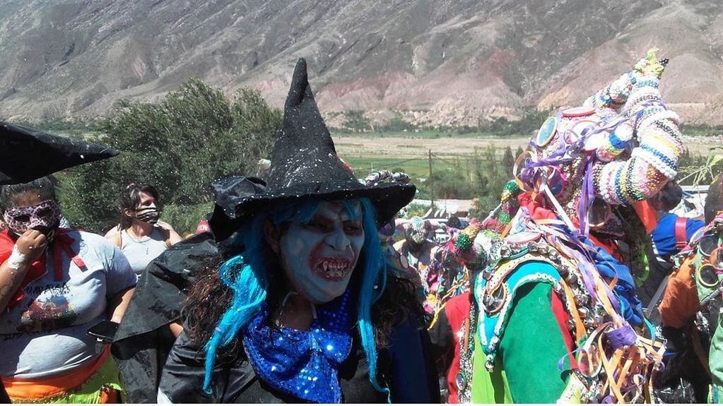 La pandemia de Covid-19 signará el carnaval 2021 en Jujuy. En la fotografía, integrantes de la comparsa "Los Pecha Pecha", de Tilcara.