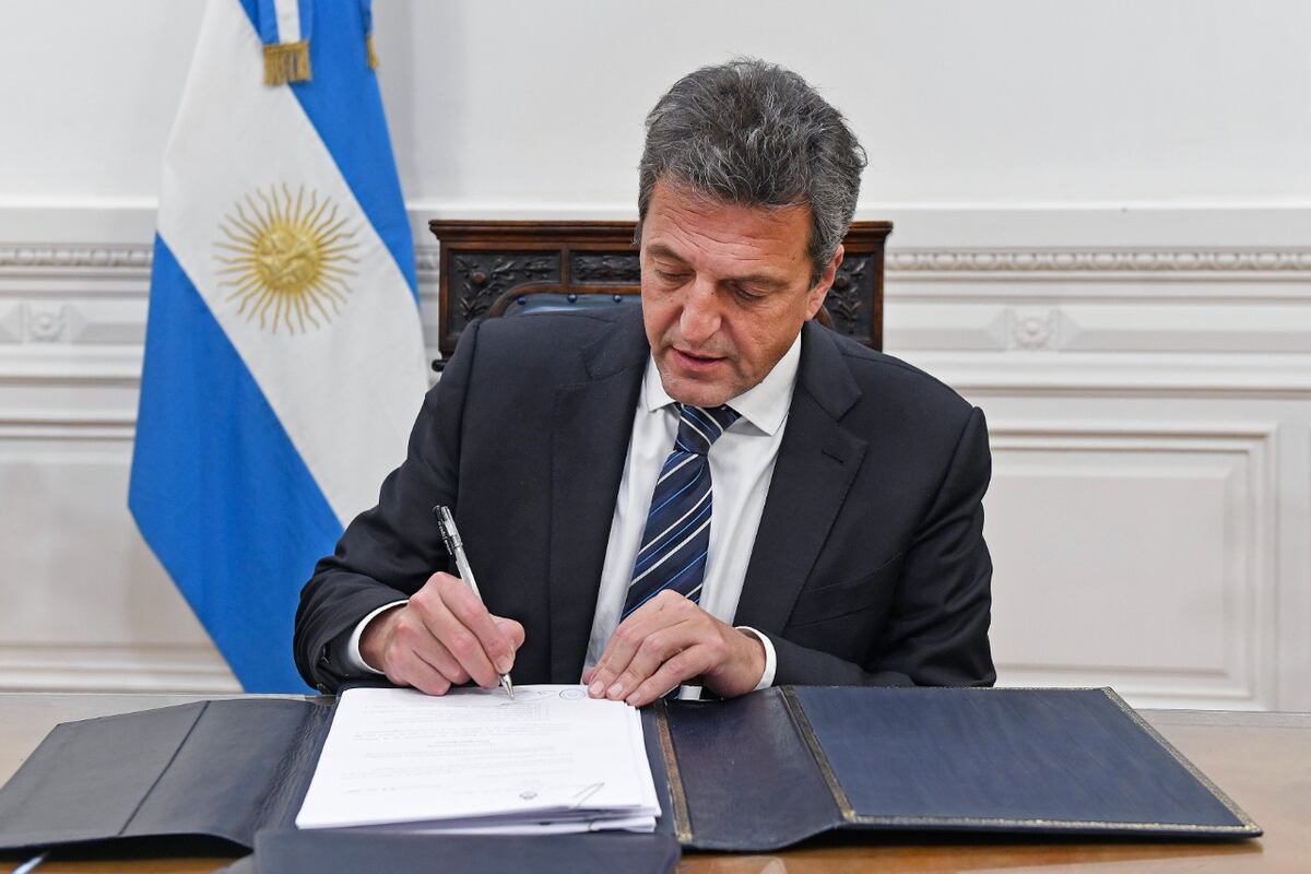 Sergio Massa se convirtió en el ministro número 34 de Fernández.