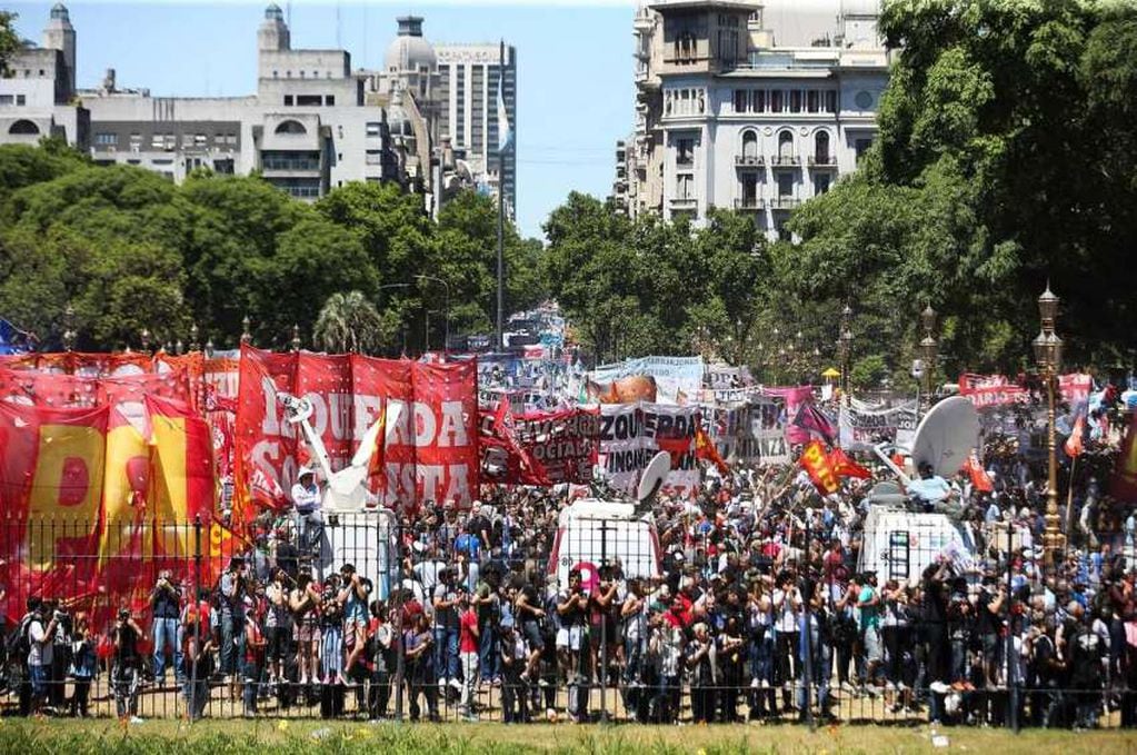 Los movimientos de Izquierda fueron los apuntados por iniciar los enfrentamientos con la policía. (Foto: Federico López Claro)