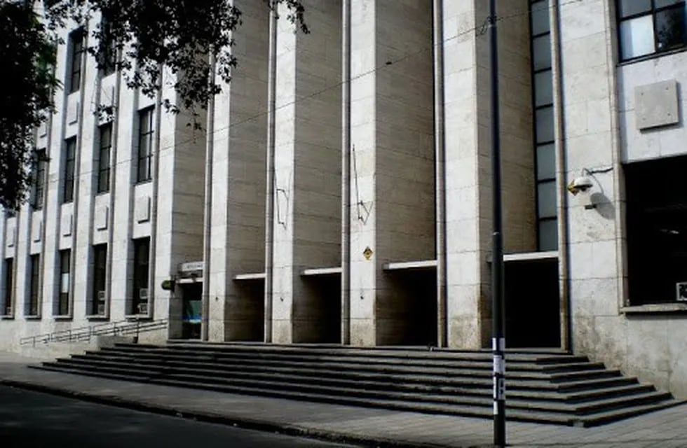 Hisopado positivo de un empleado obligó a cerrar un juzgado en los Tribunales de Rosario.