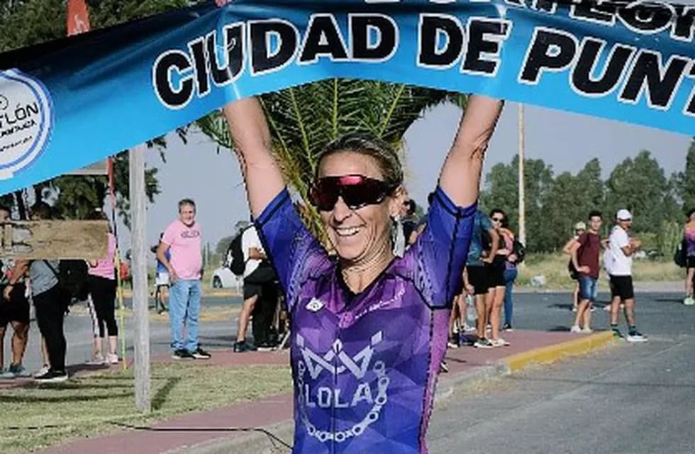 Noelia Giandón fue ganadora en Damas de la tercera edición del Duatlón "Ciudad de Punta Alta". (Foto: Marcelo Barth).
