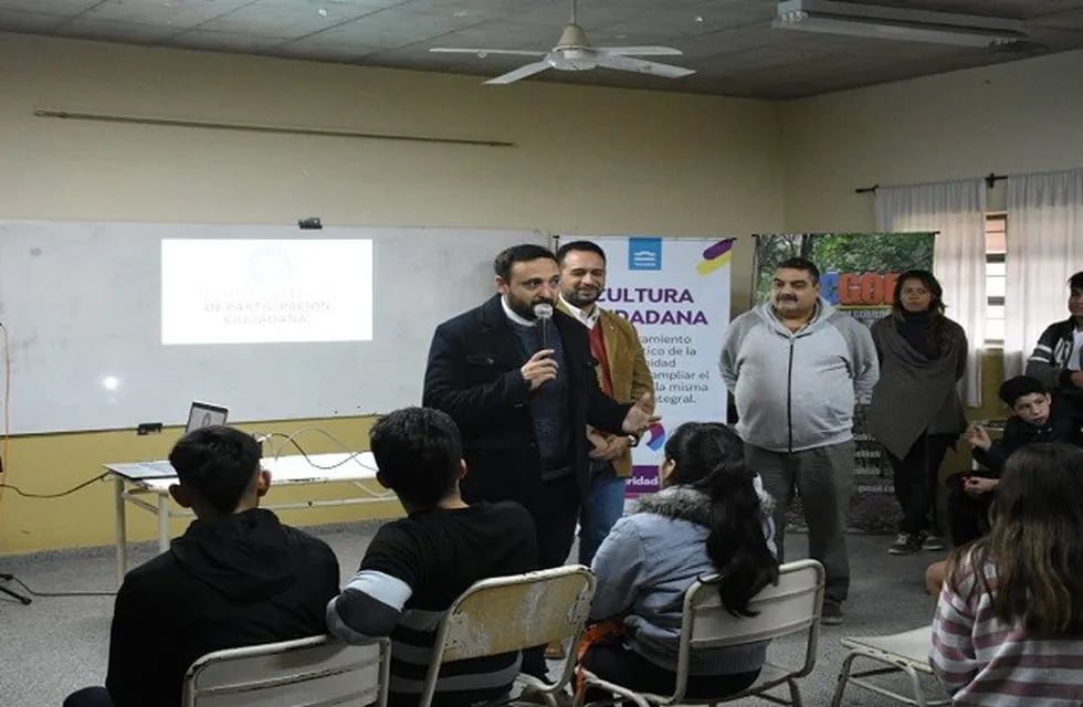 Realizaron una charla sobre ciberbullying y grooming en Tafí Viejo. (Comunicación Gobierno Tucumán)
