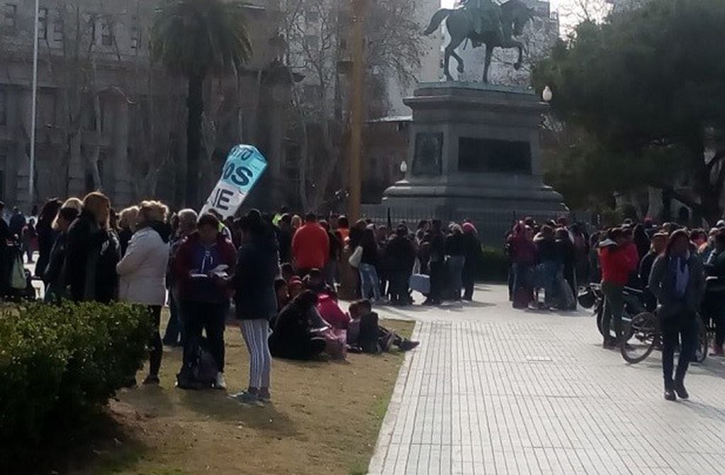 Polentazo de organizaciones sociales en la ciudad de Rosario. (Radio 2)