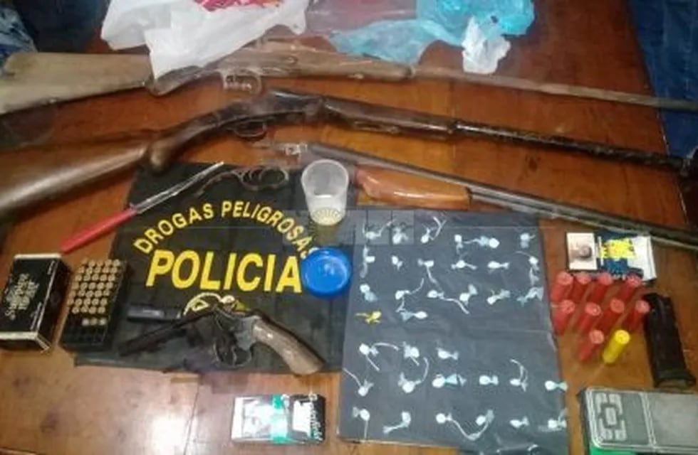 En el domicilio de una de las detenidas, encontraron más cocaína y armas. (Diario Norte).