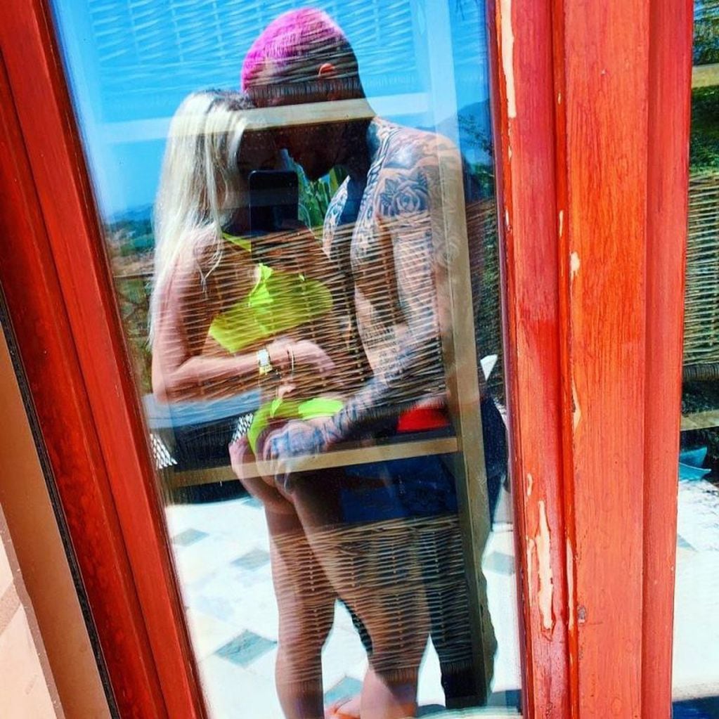 Alexander Caniggia y su novia Macarena Herrera (Foto: Instagram)