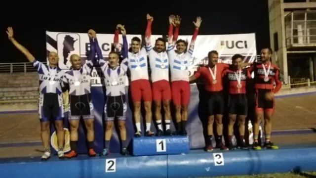 Concordienses campeones de ciclismo en Mar del Plata.