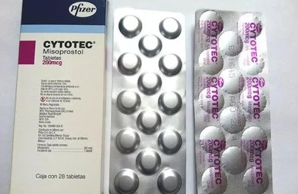 El Misoprostol es un medicamento que se utiliza para interrumpir un embarazo, con una eficacia de alrededor del 85%. Es el único permitido en Argentina, ya que la Mifepristona (que se utiliza en combinación con el primero) está prohibida.