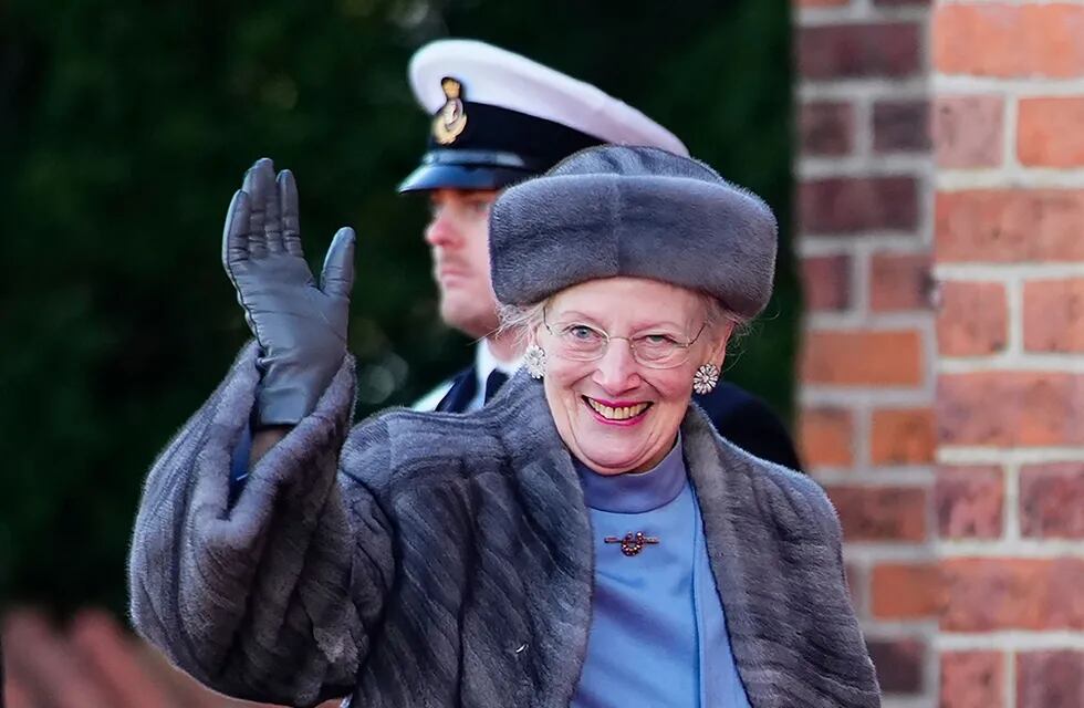 La reina Margrethe II accedió al trono de Dinamarca en 1972. El país celebra el quincuagésmimo aniversario de su posesión con celebraciones de bajo perfil debido a la pandemia de coronavirus. Las celebraciones públicas han sido postergadas para finales de septiembre de 2022.