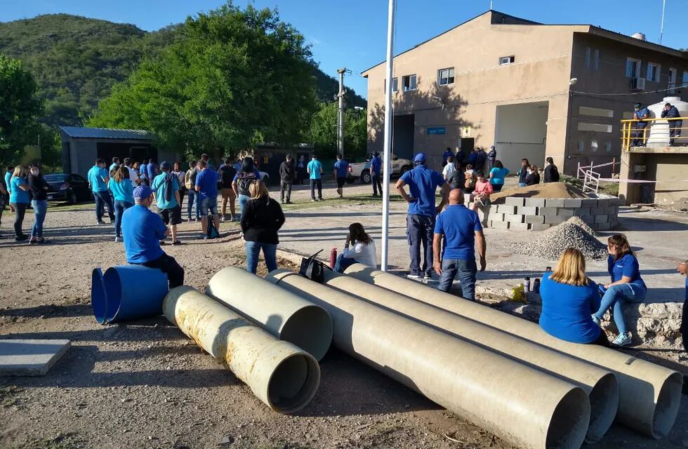 Trabajadores del servicio del agua.