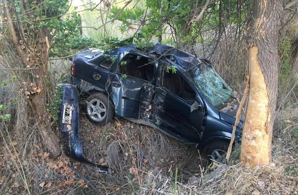 El Chevrolet Corsa quedo practicamente destruido. Foto Alerta San Rafael
