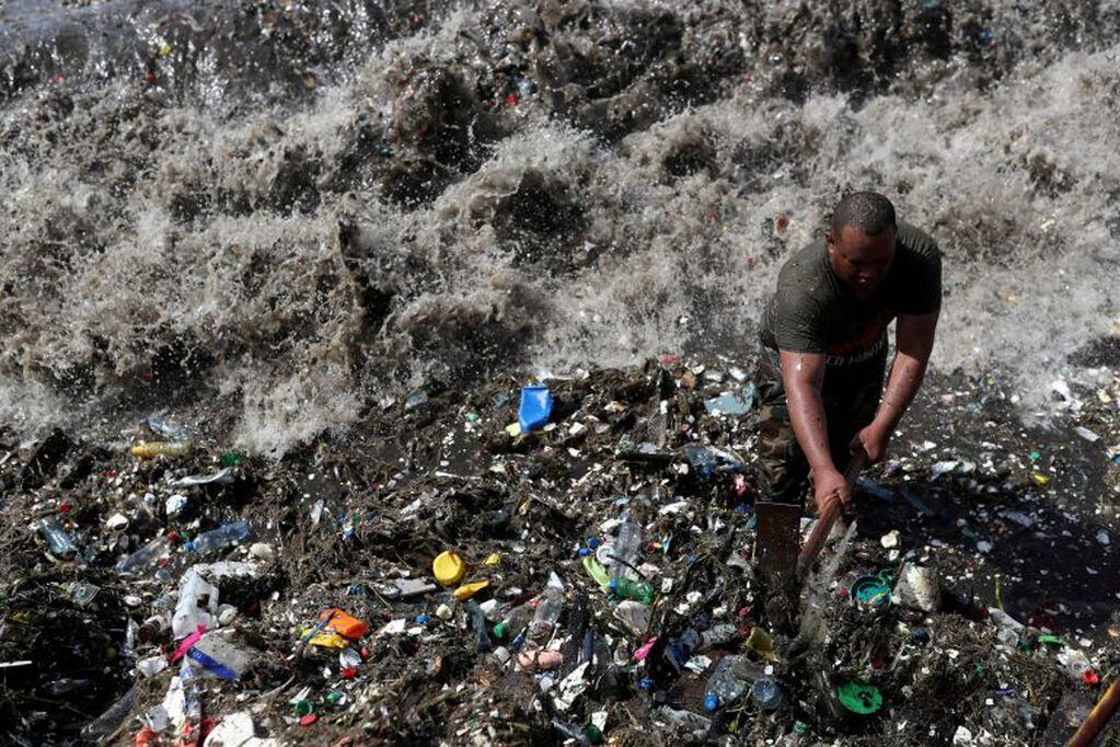 Limpieza de las playas en República Dominicana. Web)