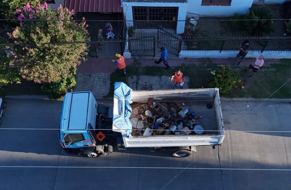 Los 13 Centros Operativos de la ciudad recorrerán los barrios con camiones para que los vecinos desechen posibles criaderos de mosquitos (Municipalidad de Córdoba)