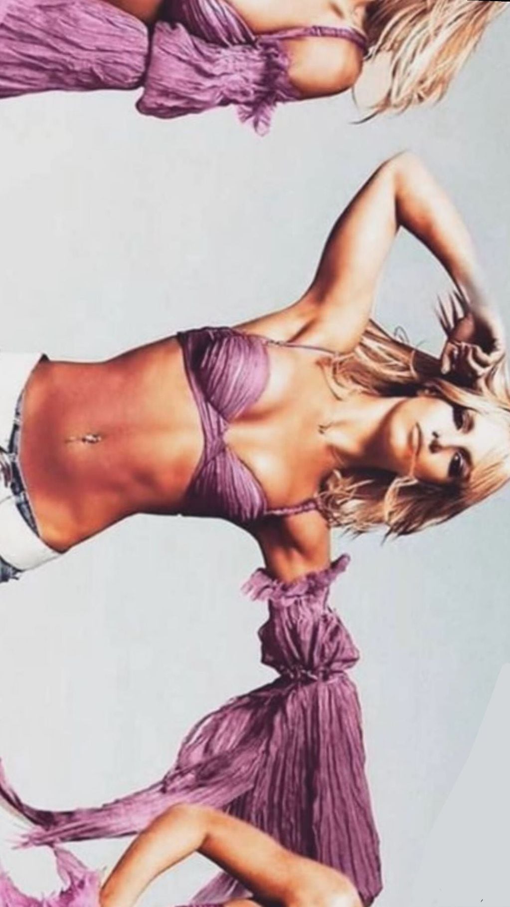 Julieta Poggio homenajeó a Britney Spears con un look ultra pop