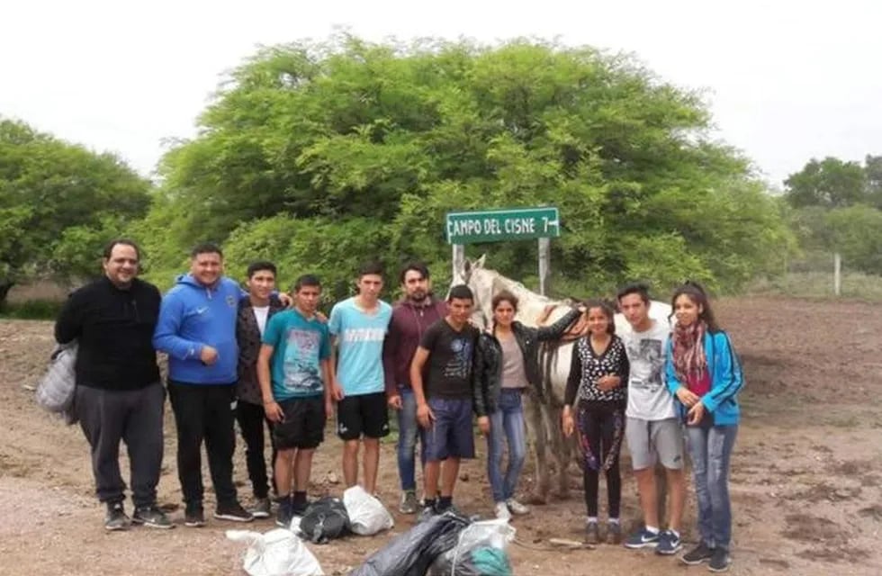 Alumnos de un colegio de Santiago del Estero cabalgaron 25 km para llegar a una feria de ciencias