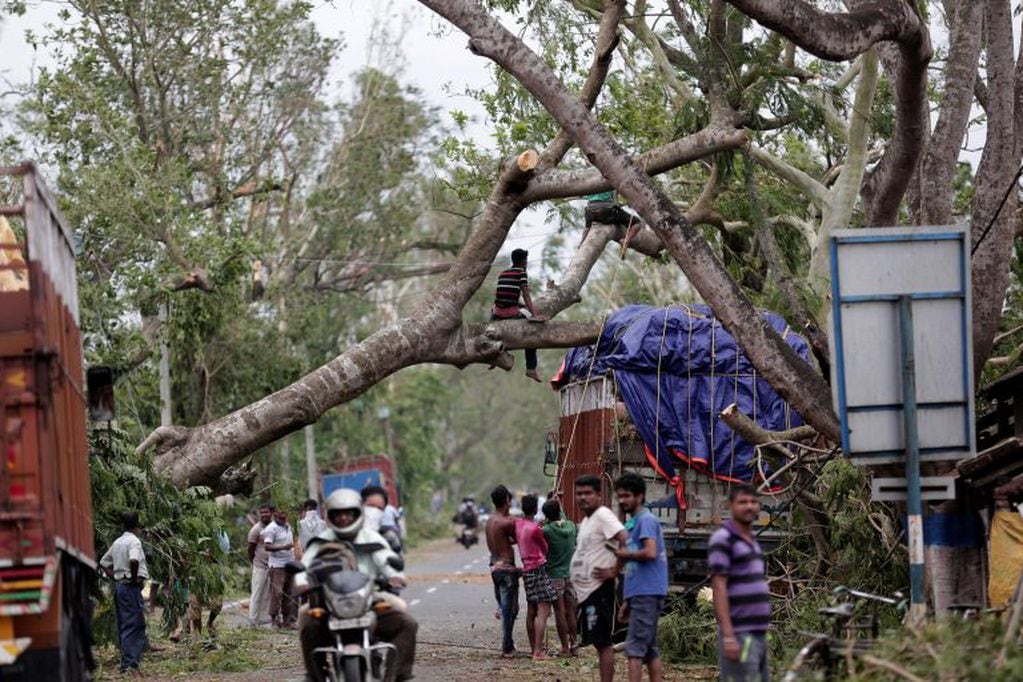 El superciclón Amphan dejó al menos 88 muertos en India y Bangladesh (EFE/EPA)