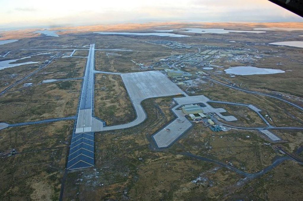 Aeropuerto de Monte Agradable, Islas Malvinas. Longitud antes de las obras 2590.