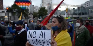 Ecuador deja en suspenso recuento de votación de las presidenciales