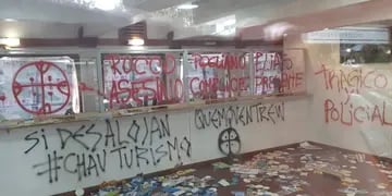 Un grupo de manifestantes mapuches ingresaron a la casa de turismo de El Bolsón y provocaron disturbios.