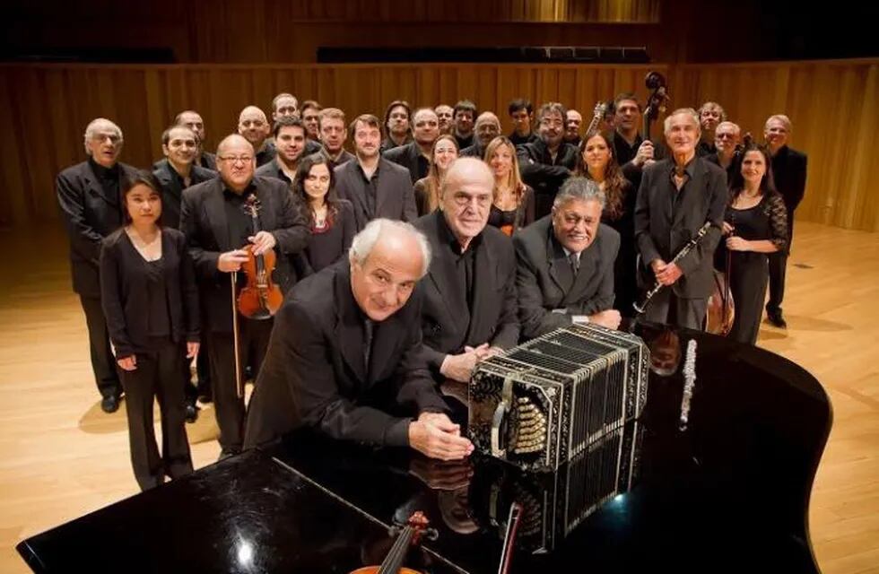 La Orquesta se presenta bajo la dirección del maestro Néstor Marconi