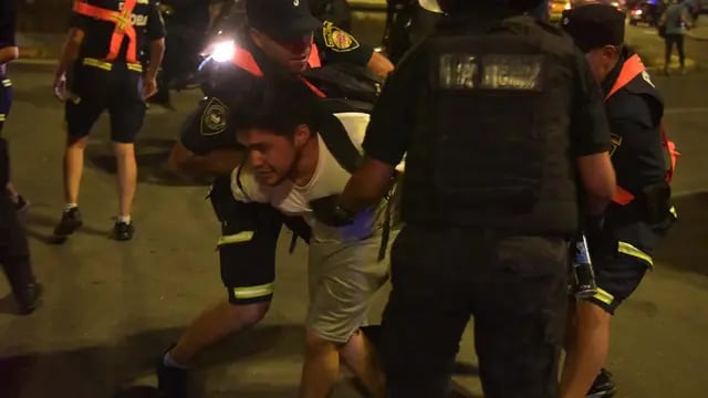 Cacerolazo en Córdoba contra el DNU de Milei: los cinco detenidos ya están en libertad.