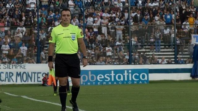El árbitro mendocino, Cristian Navarro será parte del plantel que dirigirá en la Copa Amércia.