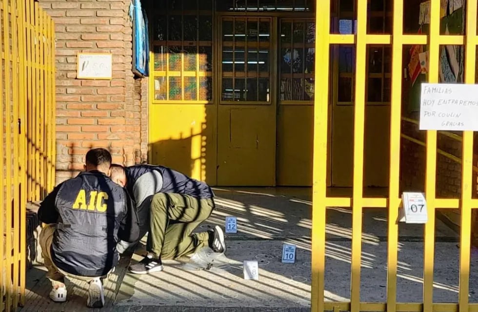 En la entrada al edificio de España y Uriburu encontraron más de 40 vainas servidas.