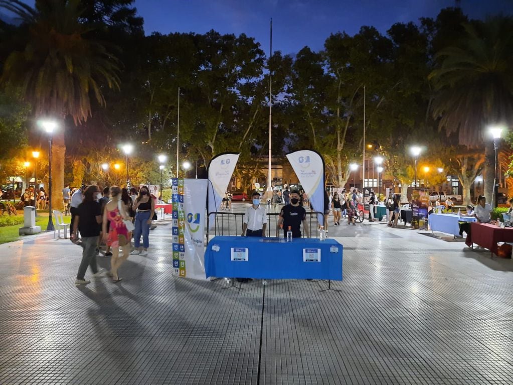 El evento educativo se realizó en la plaza San Martín. 