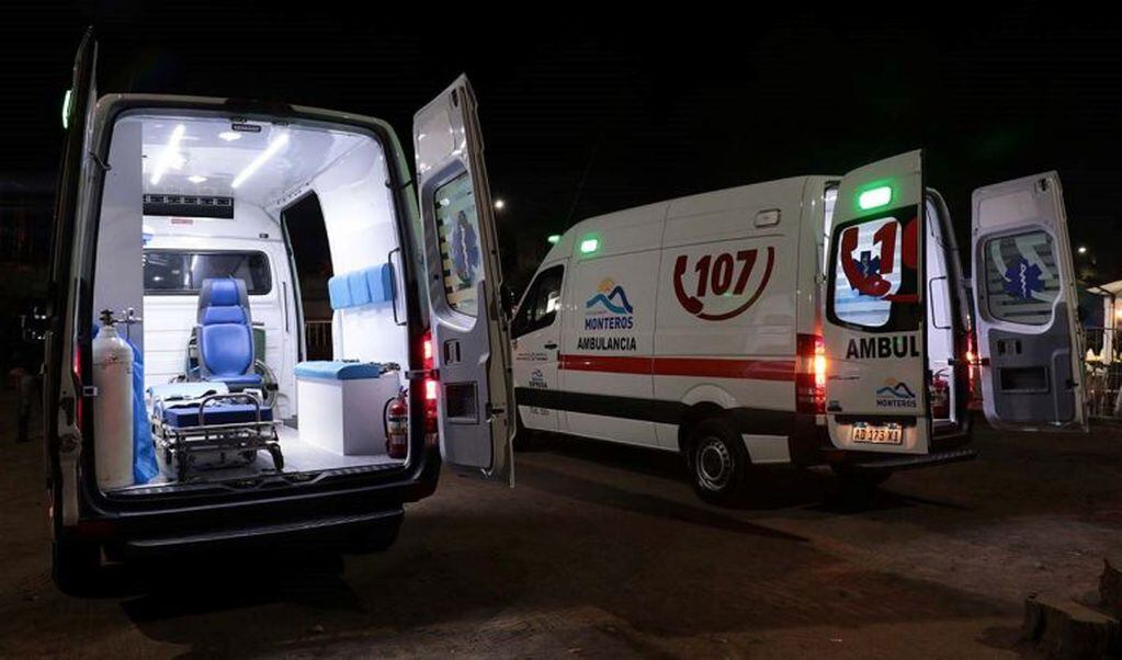 Dos ambulancias nuevas equipados completamente para el traslado y la atención del paciente en la ciudad de Monteros.