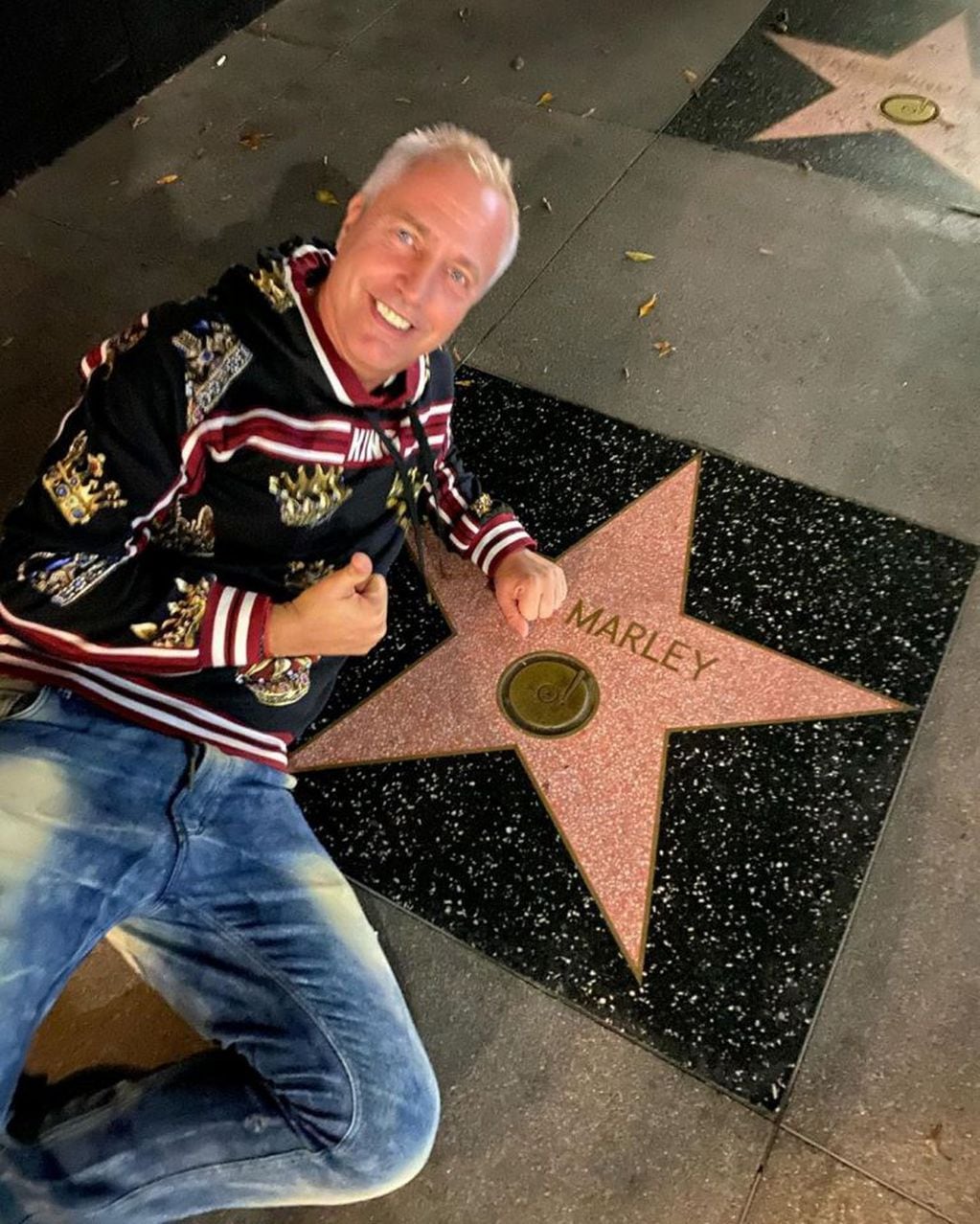 Marley mostró su estrella en el Paseo de la Fama de Hollywood (Foto: Instagram/ @Marley_ok)